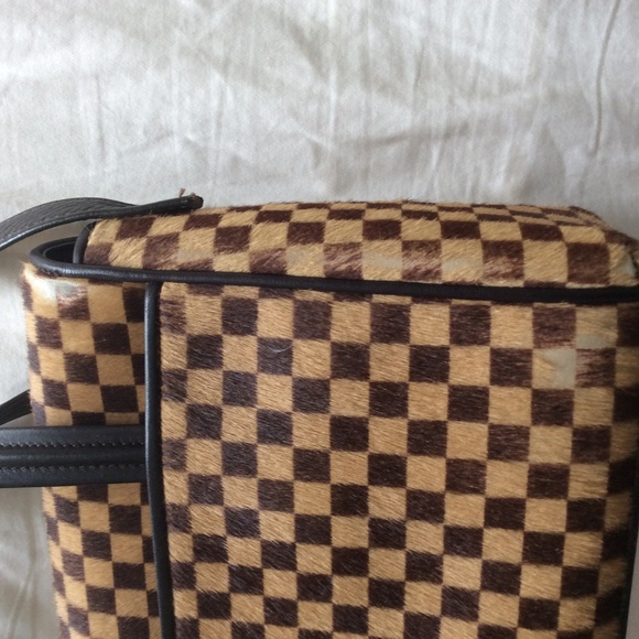Louis Vuitton Purse - Picture 7 of 16